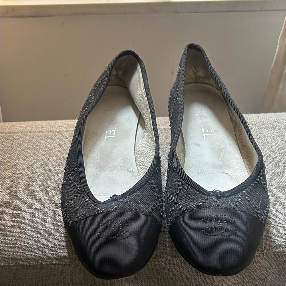 CHANEL Black Quilted Flats